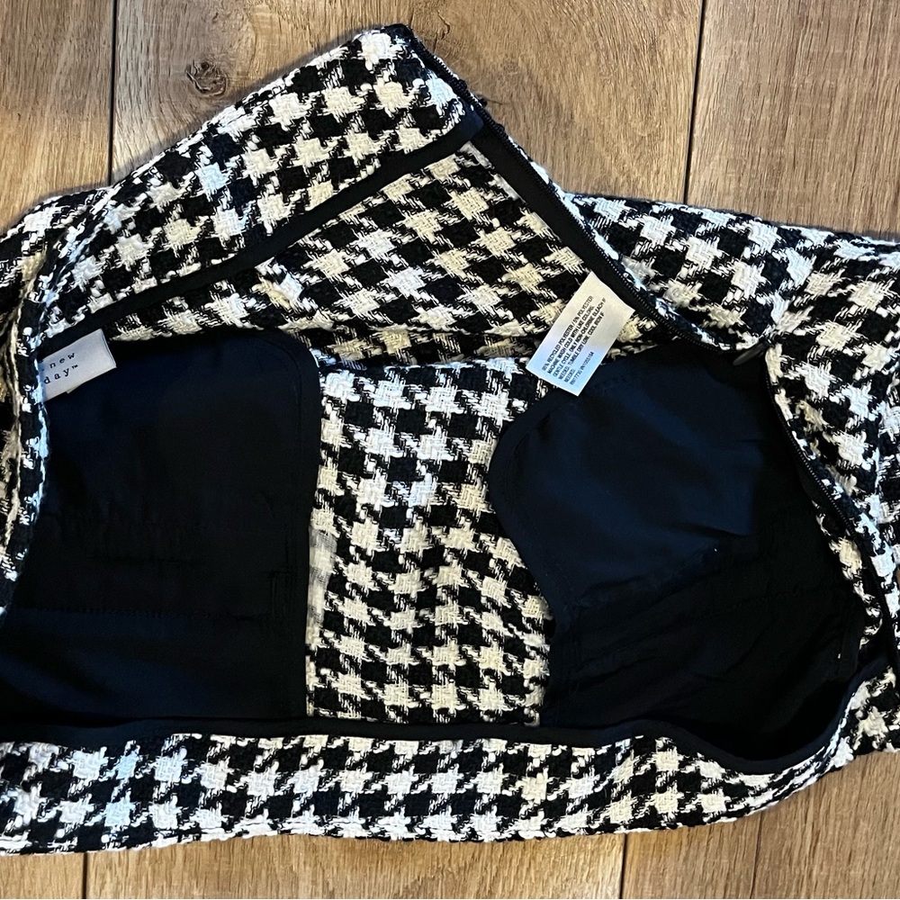 Black & White Houndstooth Mini Skirt - Picture 3 of 10